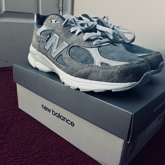 LIMITED EDITION LEVI’S x NEW BALANCE 990v3 “ELEPHANT SKIN” SUEDE - Picture 5 of 7